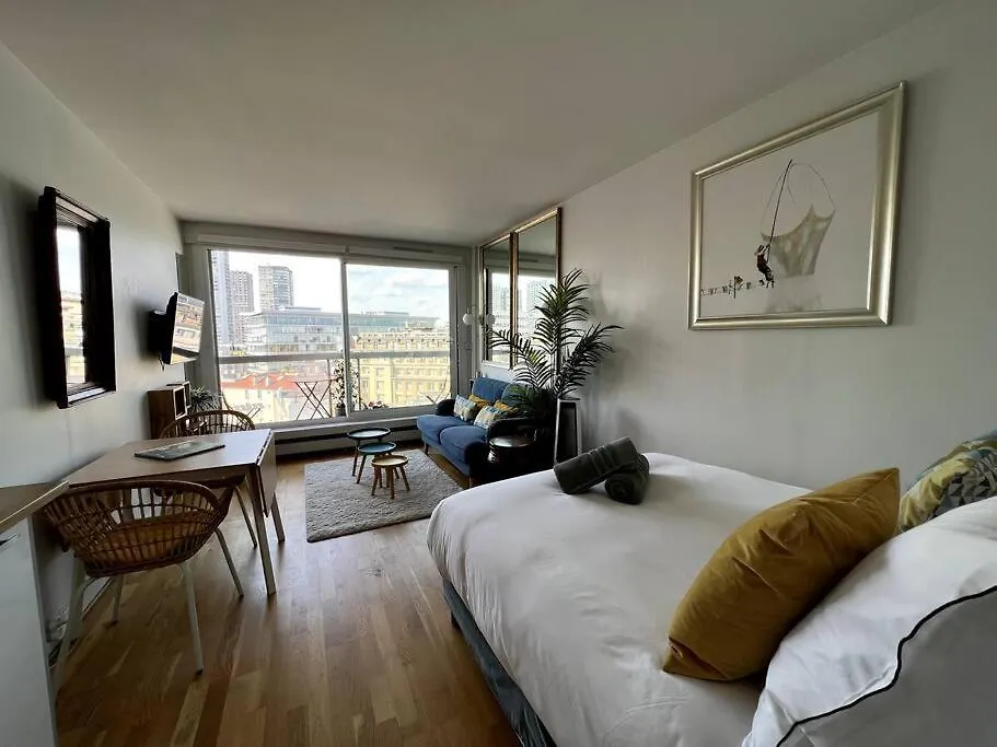 Tour Eiffel - Studio Vue Imprenable Au-Dessus Des Toits, Balcon Paris Apartment