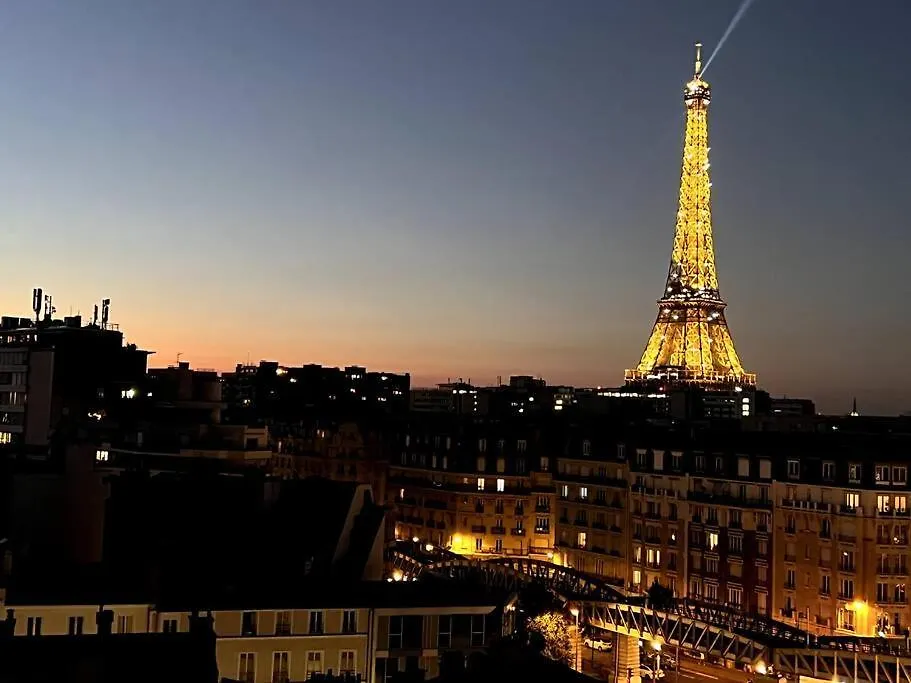 Tour Eiffel - Studio Vue Imprenable Au-Dessus Des Toits, Balcon Paris Apartment
