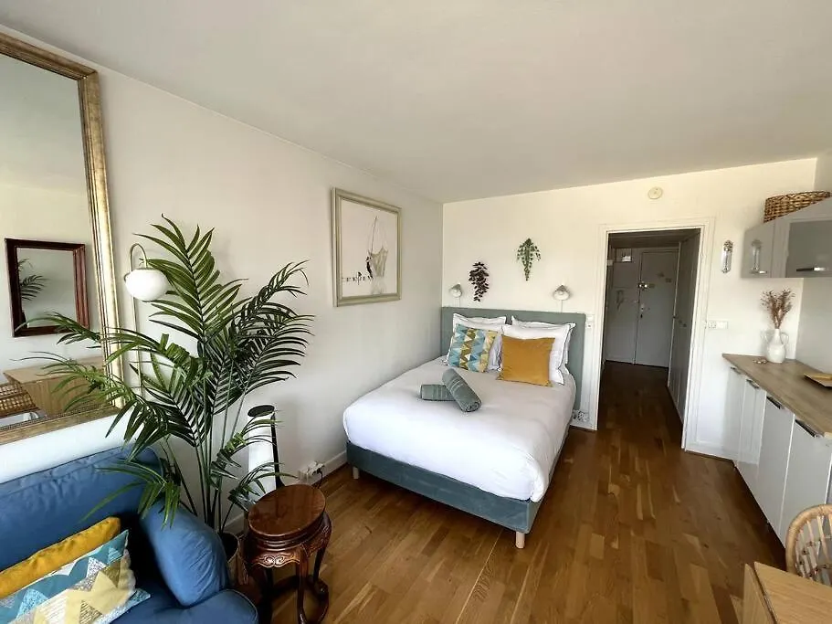 Apartment Tour Eiffel - Studio Vue Imprenable Au-Dessus Des Toits, Balcon Paris