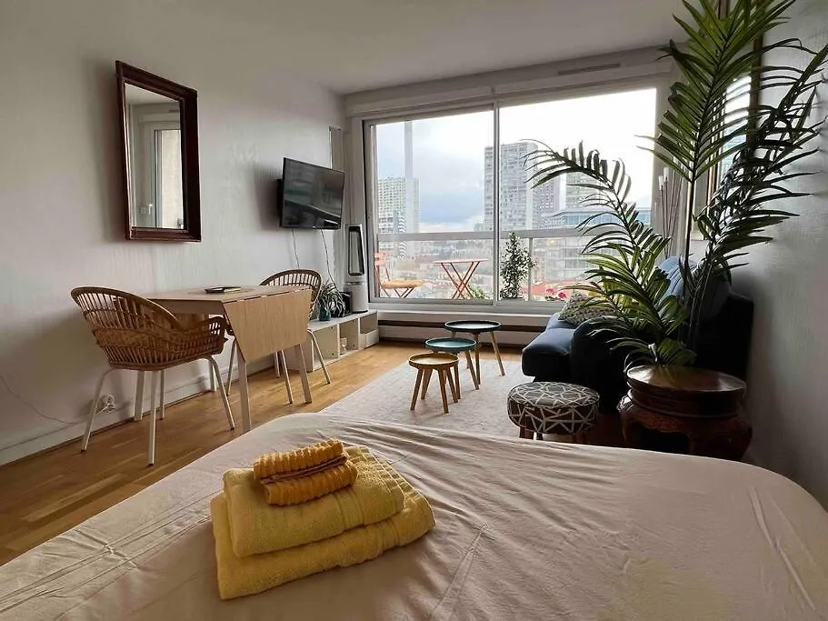 Tour Eiffel - Studio Vue Imprenable Au-Dessus Des Toits, Balcon Paris